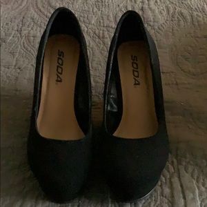 Women’s black wedges!